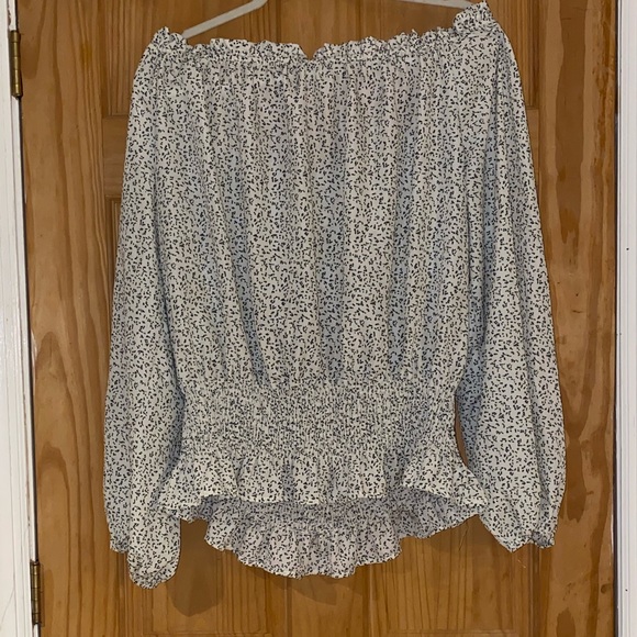 Off the shoulder shirt - Picture 2 of 2